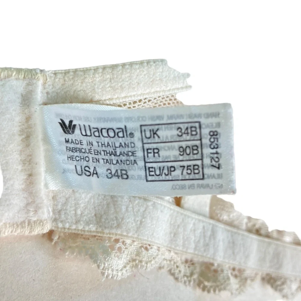 Wacoal Seasonal Fashion Lace Cream Contour Underwire Padded Bra (Size‎ 34B)